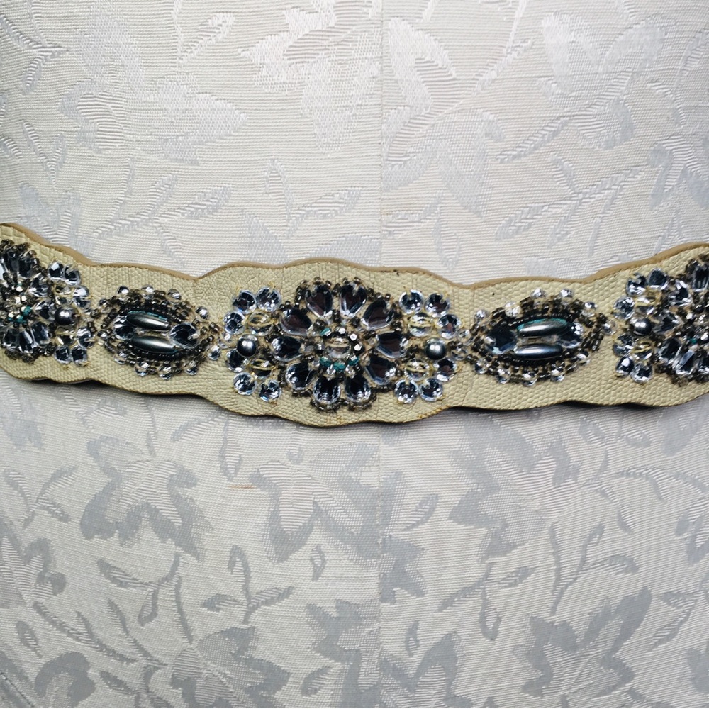 Chico's Adjustable Rhinestone M/L Ivory Off White Embellished Leather Belt New